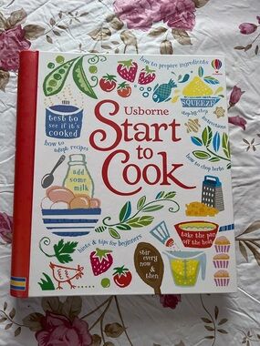 Born Start to Cook - White, Red & Green Kids' Cookbook